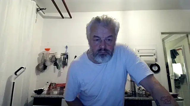 Snapshot of Berg_Boy chatting on 12.19.25 Berg Boy online show from 12.19.25