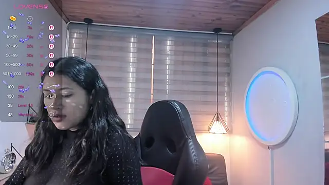 Snapshot of ISIS_VALCHOS chatting on 11.11.25 ISIS VALCHOS online show from 11.11.25