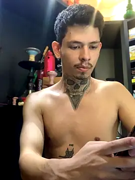 Snapshot of craxybaby chatting on 11.27.25 craxybaby online show from 11.27.25