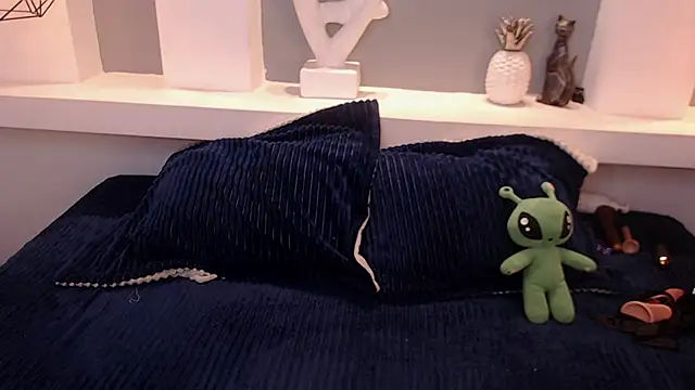 milu w4llace online show from 11.26.25