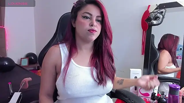 Snapshot of Mehlany_Moretz chatting on 11.15.25 Mehlany Moretz online show from 11.15.25