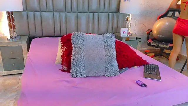 Snapshot of CamilaJohnston chatting on 02.14.26 CamilaJohnston online show from 02.14.26