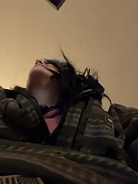 2brokegirlz online show from 03.14.25