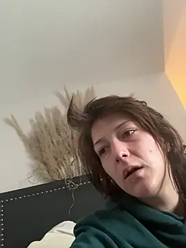 2brokegirlz online show from 03.20.25