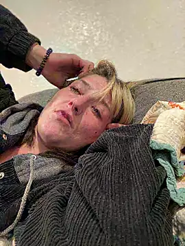 2brokegirlz online show from 09.09.25