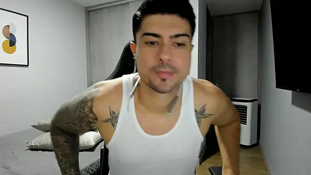 Snapshot of Dante_Storm chatting on 10.24.25 Dante Storm online show from 10.24.25