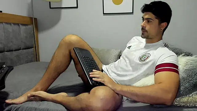 Snapshot of Dante_Storm chatting on 10.27.25 Dante Storm online show from 10.27.25