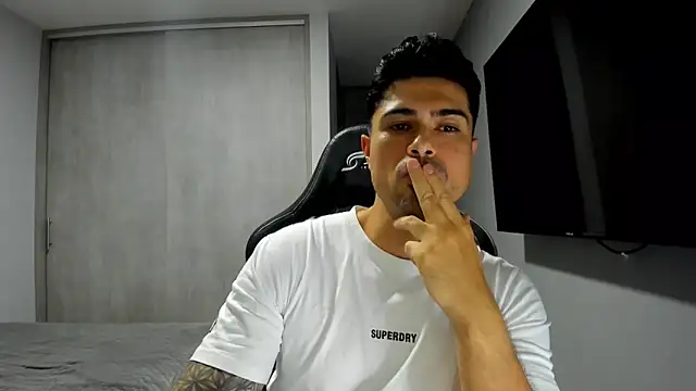 Snapshot of Dante_Storm chatting on 11.22.25 Dante Storm online show from 11.22.25