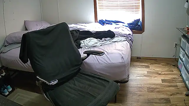 Muffdiver718 online show from 03.15.25