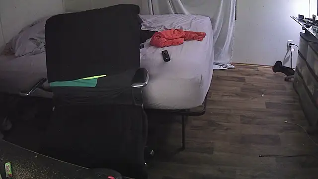 Muffdiver718 online show from 09.28.25