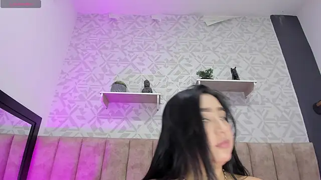 Snapshot of MelinaCruz chatting on 12.20.25 MelinaCruz online show from 12.20.25