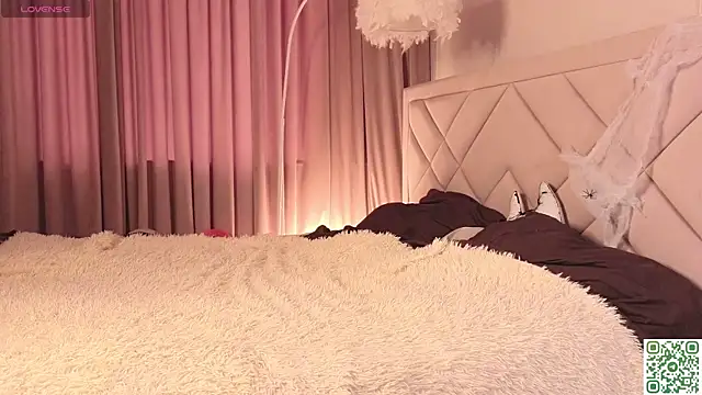 Snapshot of NormaCusson chatting on 11.01.25 NormaCusson online show from 11.01.25