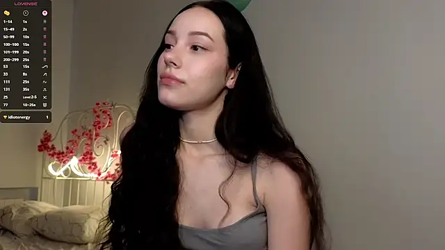 Snapshot of glamourr chatting on 11.13.25 glamourr online show from 11.13.25