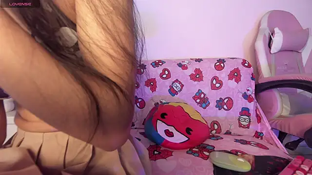 Snapshot of kitty-kryss chatting on 06.19.26 kitty-kryss online show from 06.19.26