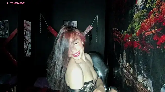 Snapshot of Tracy_KS chatting on 11.07.25 Tracy KS online show from 11.07.25