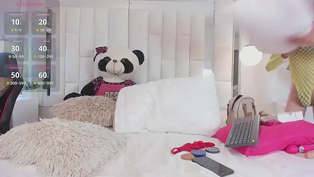 laura latinhot1 online show from 04.14.26