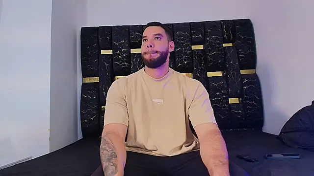 Snapshot of chris_blake__ chatting on 11.18.25 chris blake online show from 11.18.25