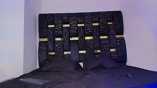 Snapshot of chris_blake__ chatting on 11.19.25 chris blake online show from 11.19.25