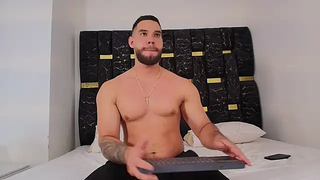 Snapshot of chris_blake__ chatting on 11.25.25 chris blake online show from 11.25.25