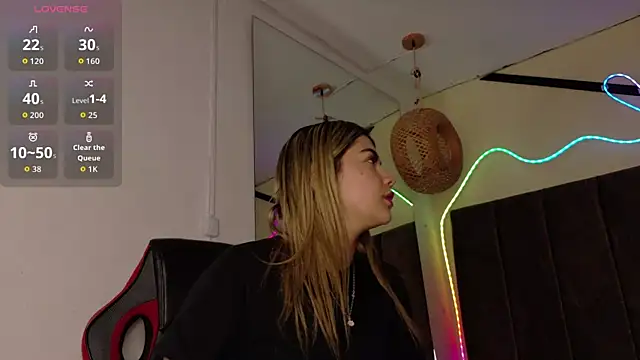 Snapshot of natasha__black chatting on 11.21.25 natasha black online show from 11.21.25