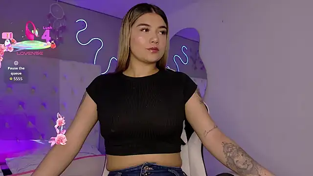 Snapshot of natasha__black chatting on 12.14.25 natasha black online show from 12.14.25