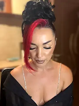 Snapshot of MeganFoxiy chatting on 10.18.25 MeganFoxiy online show from 10.18.25