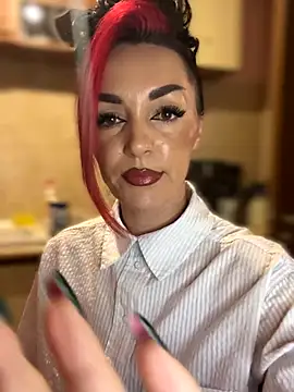 Snapshot of MeganFoxiy chatting on 10.22.25 MeganFoxiy online show from 10.22.25