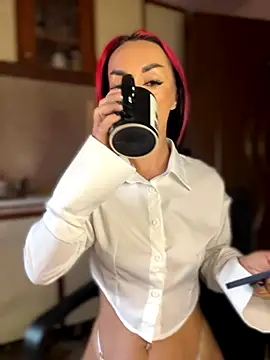 Snapshot of MeganFoxiy chatting on 10.25.25 MeganFoxiy online show from 10.25.25