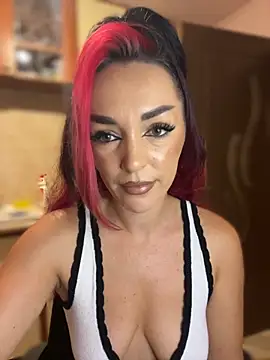 Snapshot of MeganFoxiy chatting on 10.26.25 MeganFoxiy online show from 10.26.25