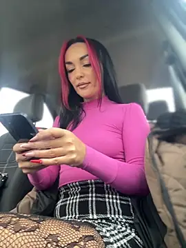 Snapshot of MeganFoxiy chatting on 11.16.25 MeganFoxiy online show from 11.16.25