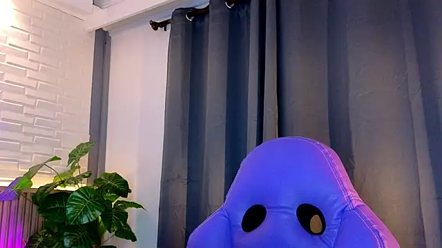 TiffanyWalk online show from 10.25.25