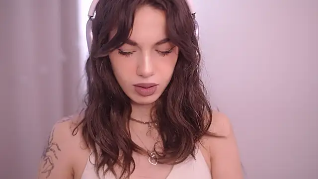 mystica  online show from 10.09.25