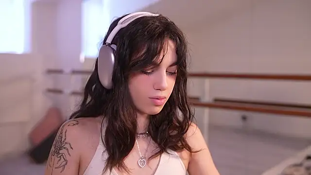 mystica  online show from 10.10.25