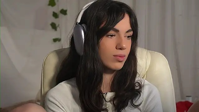 mystica  online show from 11.06.25