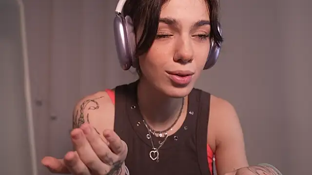 mystica  online show from 12.01.25