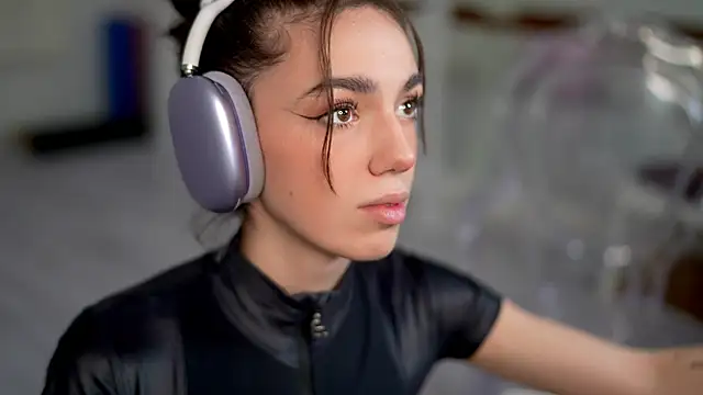 mystica  online show from 12.18.25