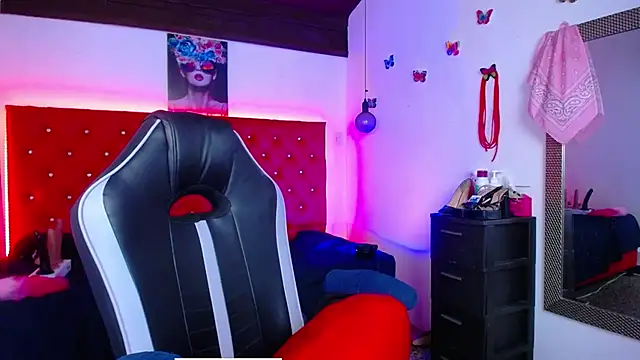 Snapshot of kriss_sweetboobs10 chatting on 11.23.25 kriss sweetboobs10 online show from 11.23.25