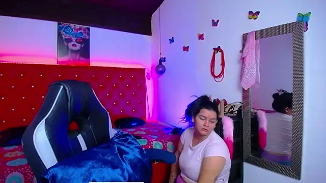 Snapshot of kriss_sweetboobs10 chatting on 11.25.25 kriss sweetboobs10 online show from 11.25.25