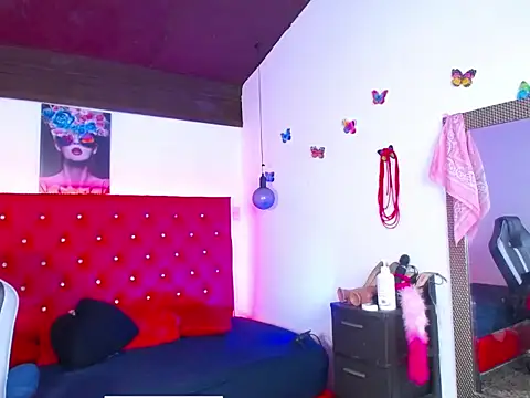 Snapshot of kriss_sweetboobs10 chatting on 12.04.25 kriss sweetboobs10 online show from 12.04.25