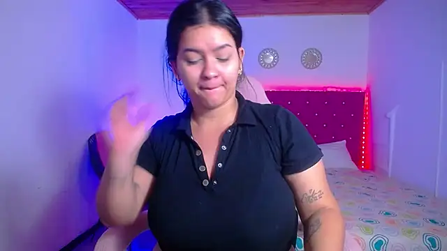 Snapshot of kriss_sweetboobs10 chatting on 12.16.25 kriss sweetboobs10 online show from 12.16.25