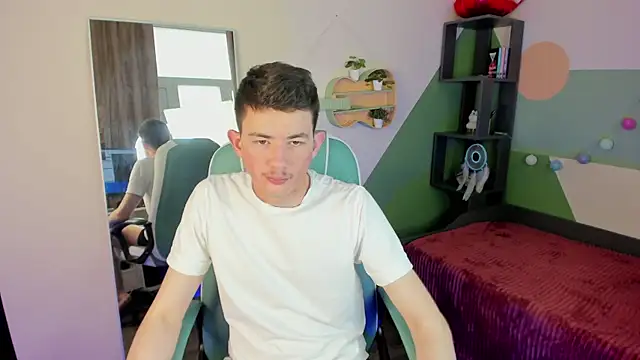 Snapshot of Danny__Magic chatting on 03.15.25 Danny Magic online show from 03.15.25