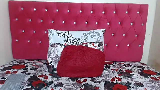 Snapshot of LUNAx02 chatting on 03.21.25 LUNAx02 online show from 03.21.25