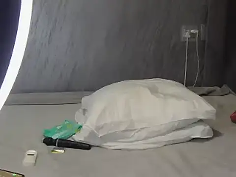 Hotytoty26 online show from 10.21.25