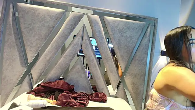 Alice 26  online show from 12.04.25