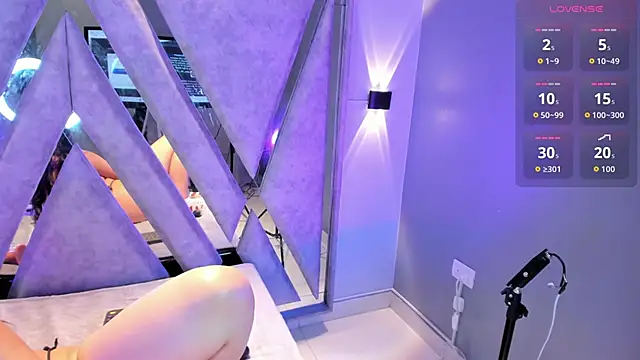 Alice 26  online show from 03.31.26