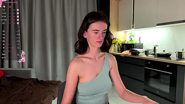 Snapshot of TwinTemptations chatting on 09.21.25 TwinTemptations online show from 09.21.25