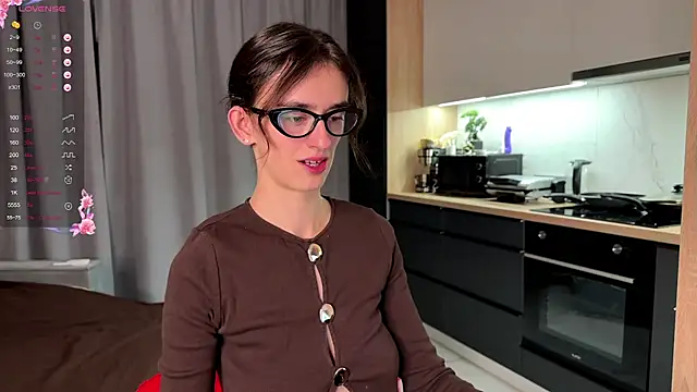 Snapshot of TwinTemptations chatting on 10.02.25 TwinTemptations online show from 10.02.25