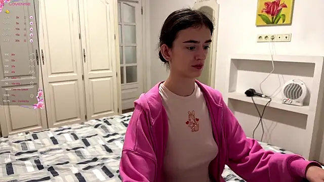 Snapshot of TwinTemptations chatting on 10.06.25 TwinTemptations online show from 10.06.25