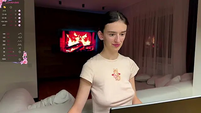 Snapshot of TwinTemptations chatting on 10.08.25 TwinTemptations online show from 10.08.25