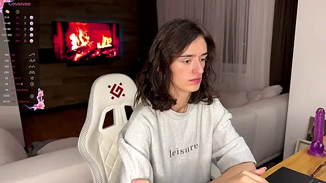 Snapshot of TwinTemptations chatting on 10.09.25 TwinTemptations online show from 10.09.25